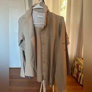 Women’s Columbia Omni-Shade button up